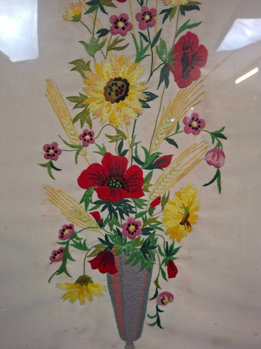 Pair Of Antique Embroidered Pictures – Framed Bouquets Of Flowers – Early 20th Century-photo-7