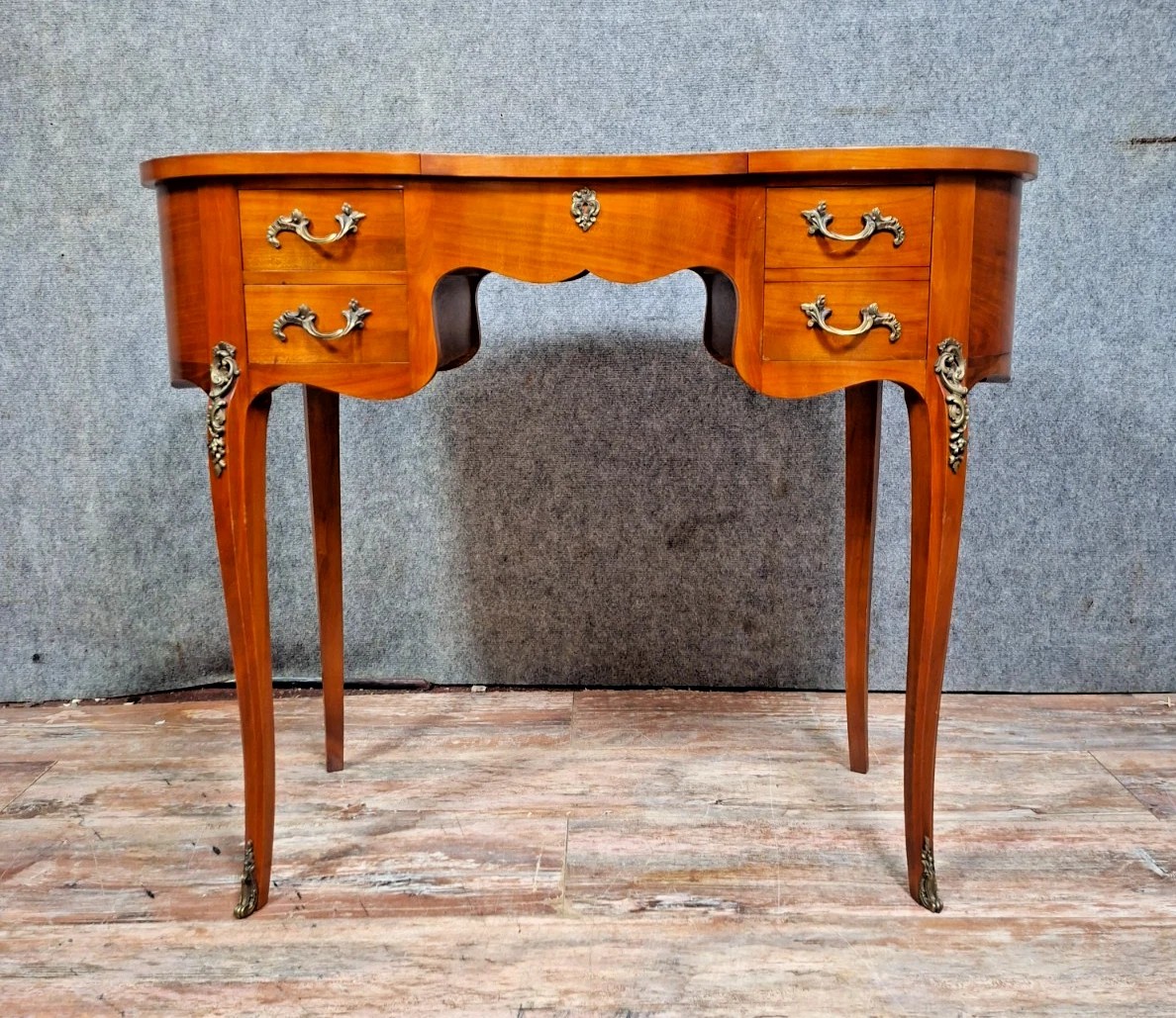 Elegant And Highly Decorative Louis XV Style Bean-shaped Dressing Table / 20th Century