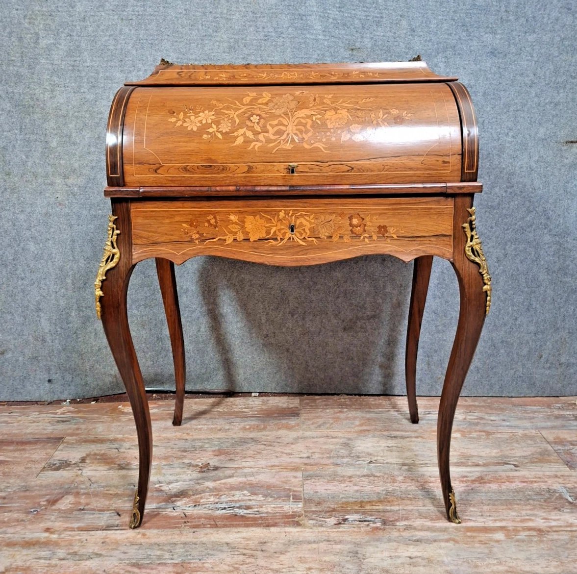 bureau à cylindre de style Louis XV, élégant et très décoratif-photo-1