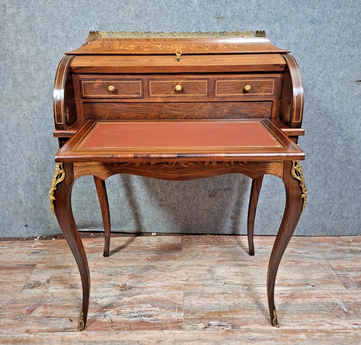 bureau à cylindre de style Louis XV, élégant et très décoratif-photo-7