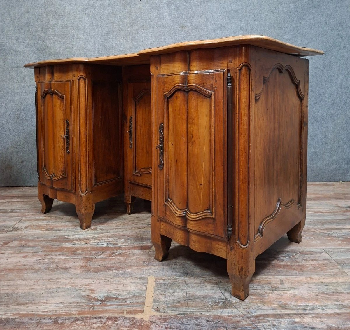 Bureau double face en noyer – Travail régional d'époque Louis XV – XVIIIe siècle-photo-6