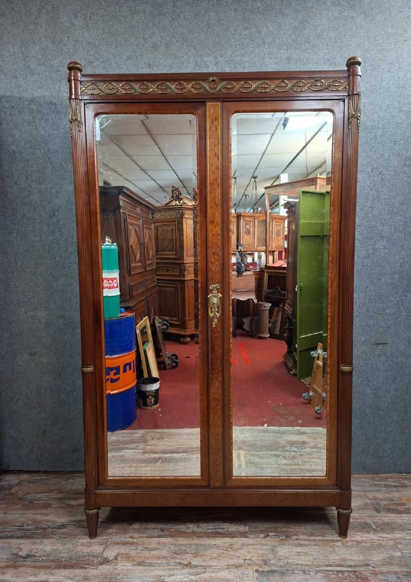 Armoire à glace en acajou et placage – Style Louis XVI – Époque fin XIXe siècle