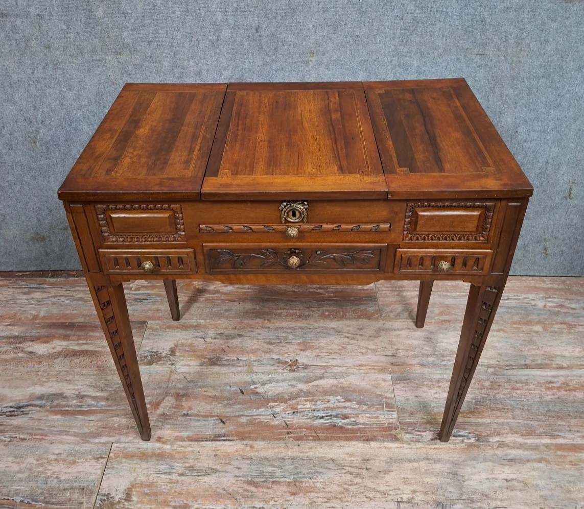 Table de toilette / coiffeuse époque Louis XVI en noyer