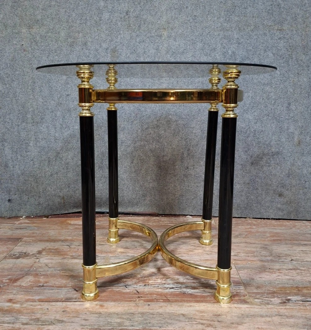Table basse / table d’appoint en laiton et verre, vers 1970