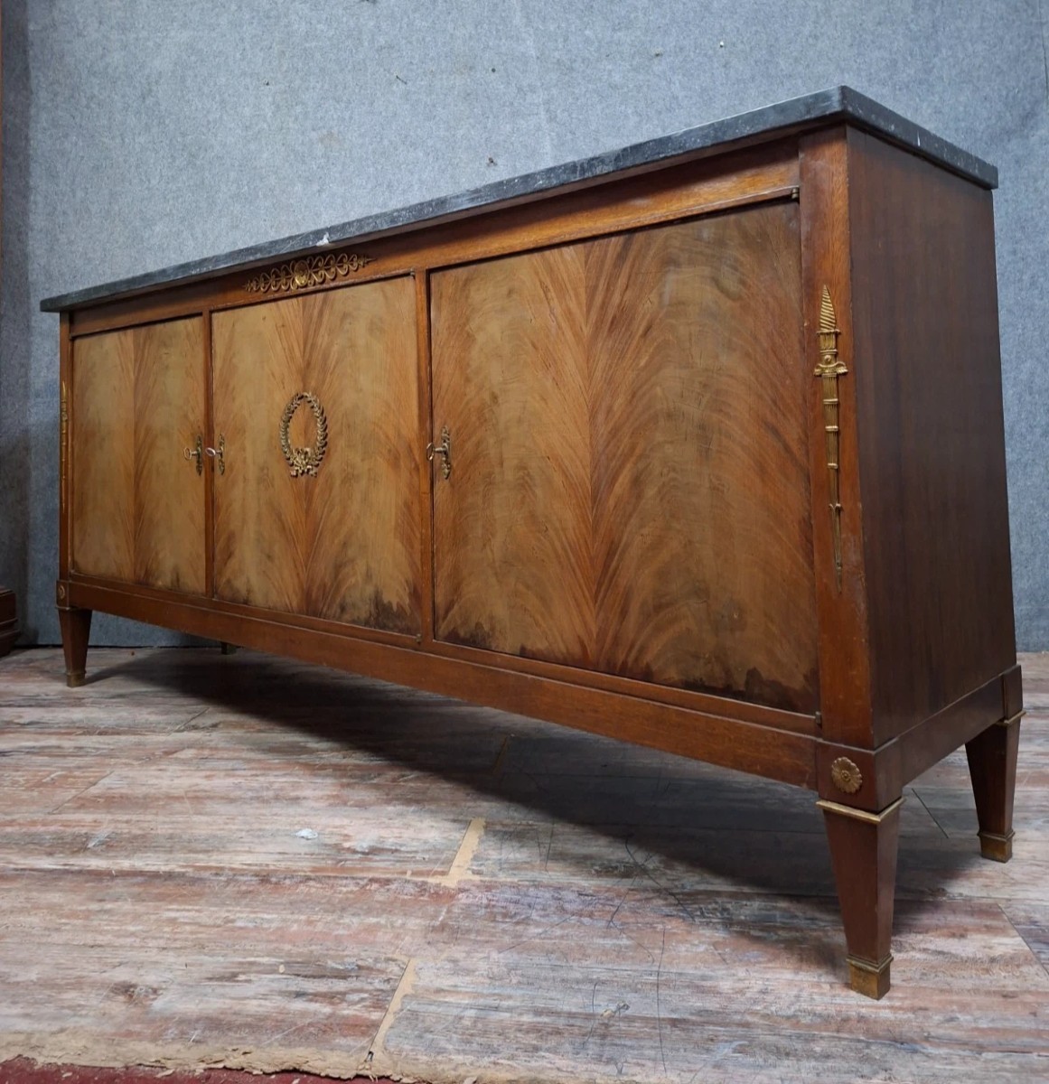 buffet en enfilade de style Empire en placage d’acajou – Début XXe siècle