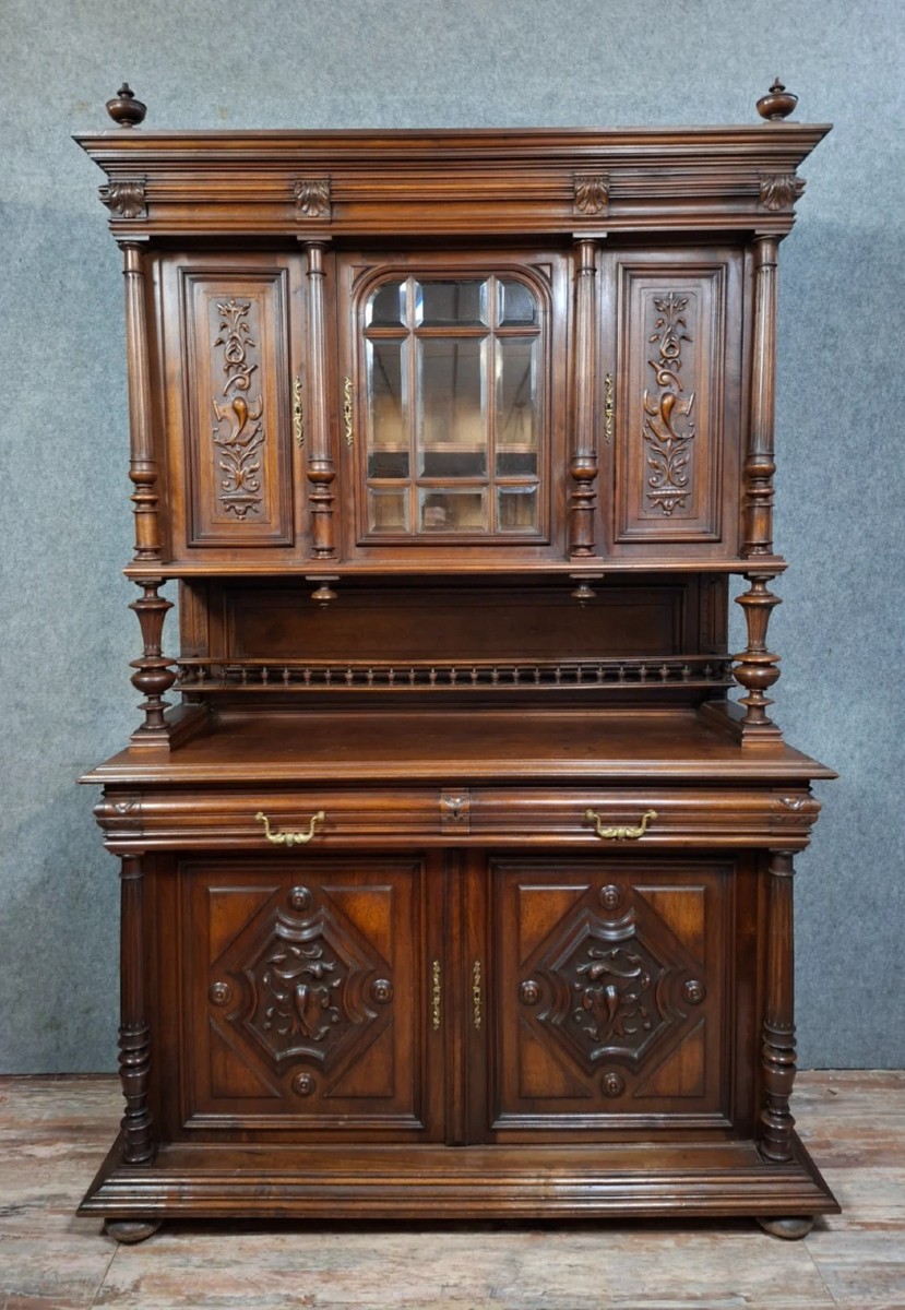 Buffet deux corps richement sculpté – Style Henri II en noyer