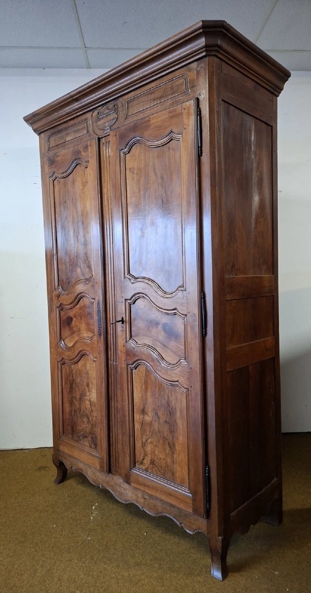 Armoire époque Louis XV en noyer massif, travail régional de qualité-photo-3