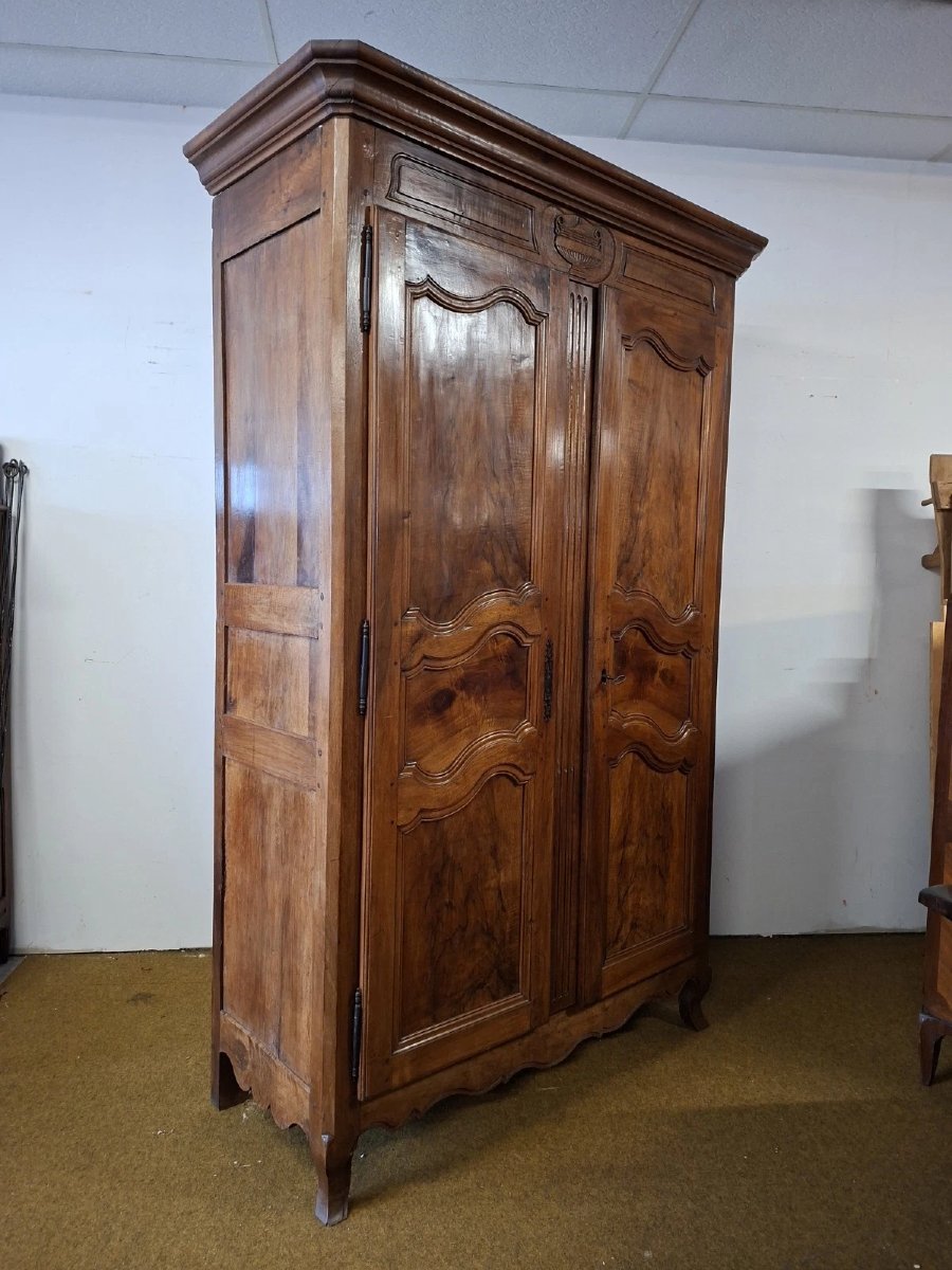 Armoire époque Louis XV en noyer massif, travail régional de qualité-photo-4