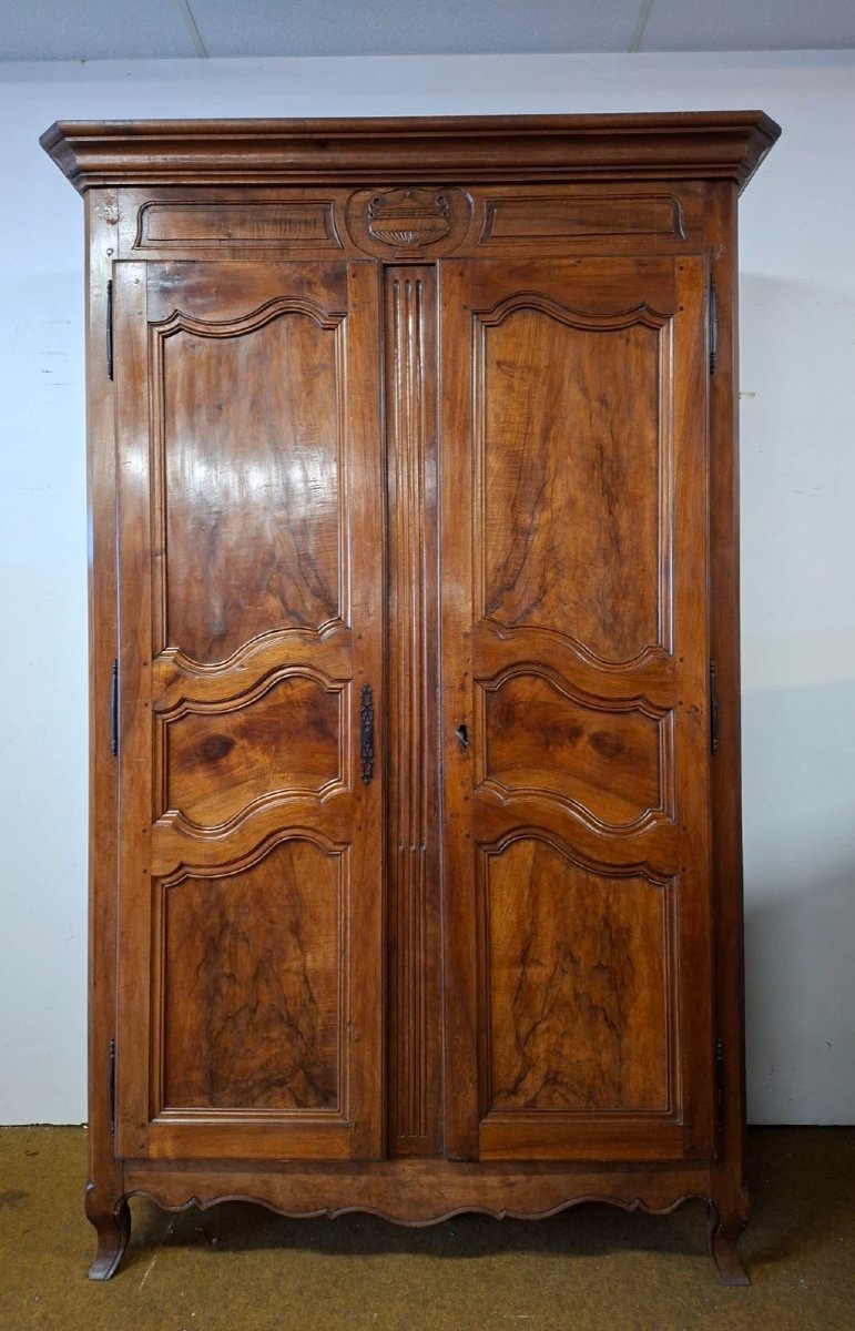 Armoire époque Louis XV en noyer massif, travail régional de qualité-photo-5