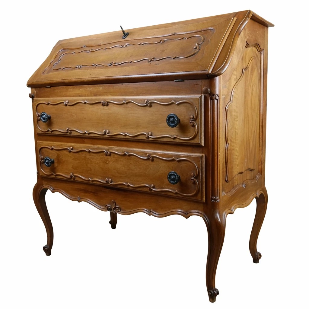 Commode scriban de style Louis XV en noyer– XXe siècle