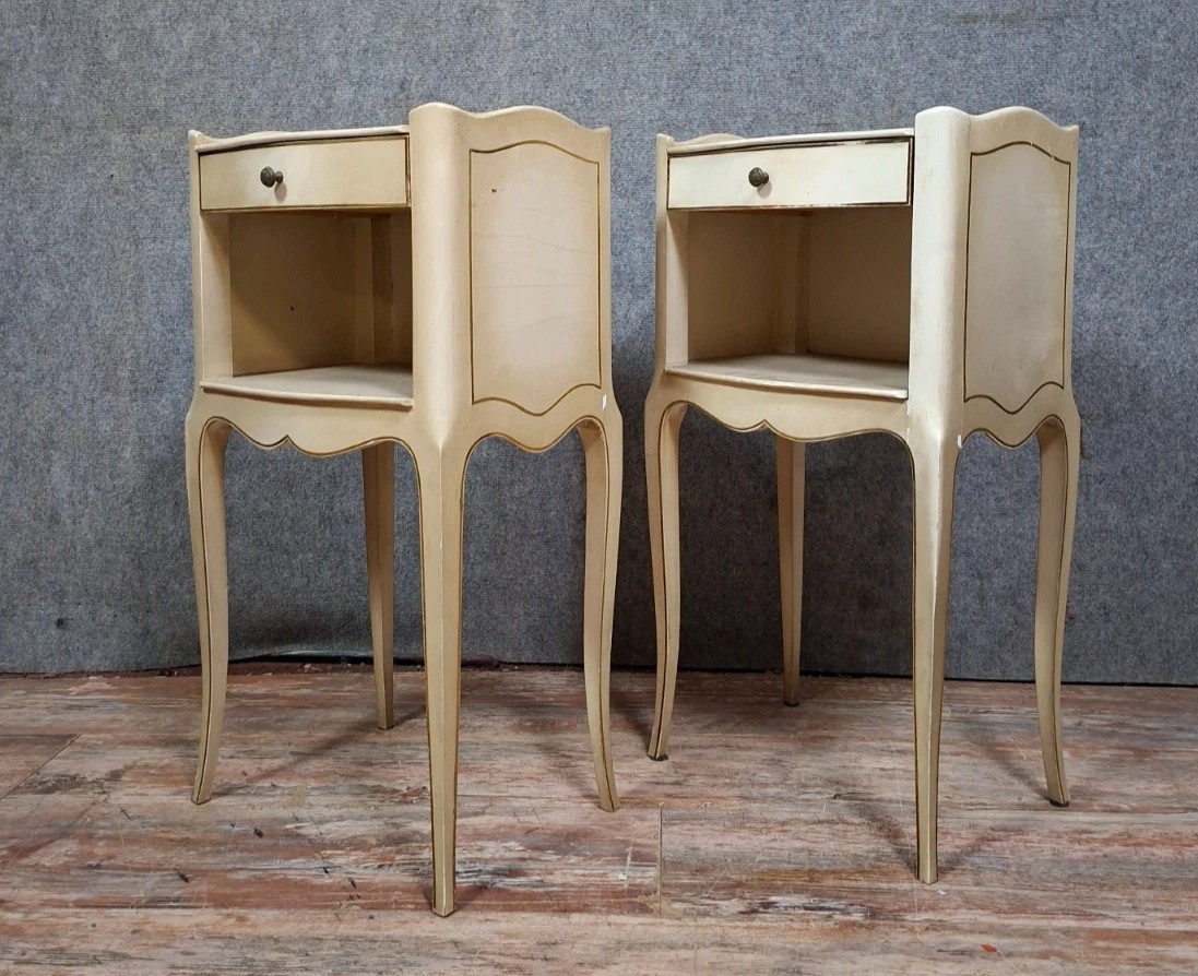 Paire de chevets de style Louis XV laqués – XXe siècle