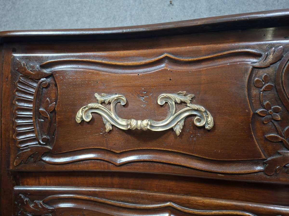 Commode Lyonnaise d’époque Louis XV/ XVIIIeme en noyer mouluré et sculpté-photo-3