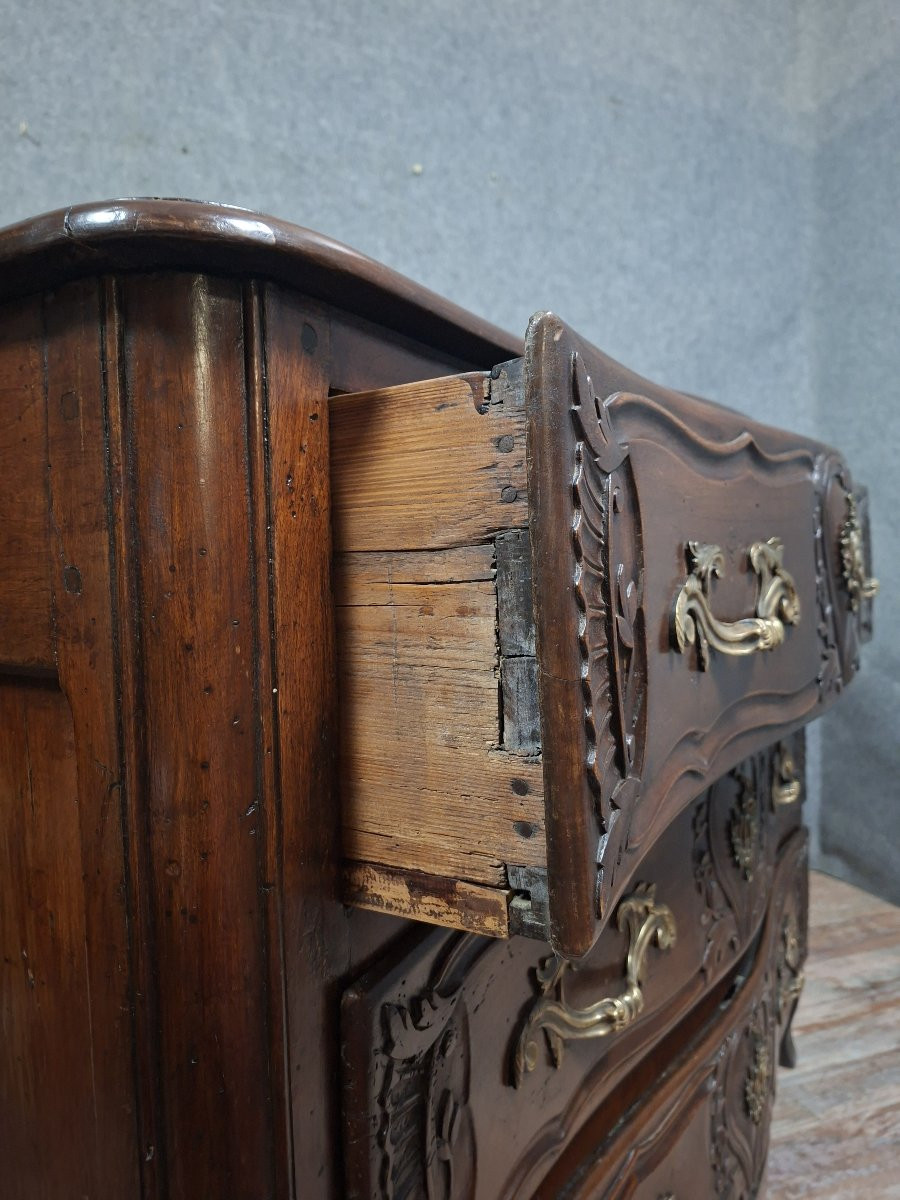 Commode Lyonnaise d’époque Louis XV/ XVIIIeme en noyer mouluré et sculpté-photo-5