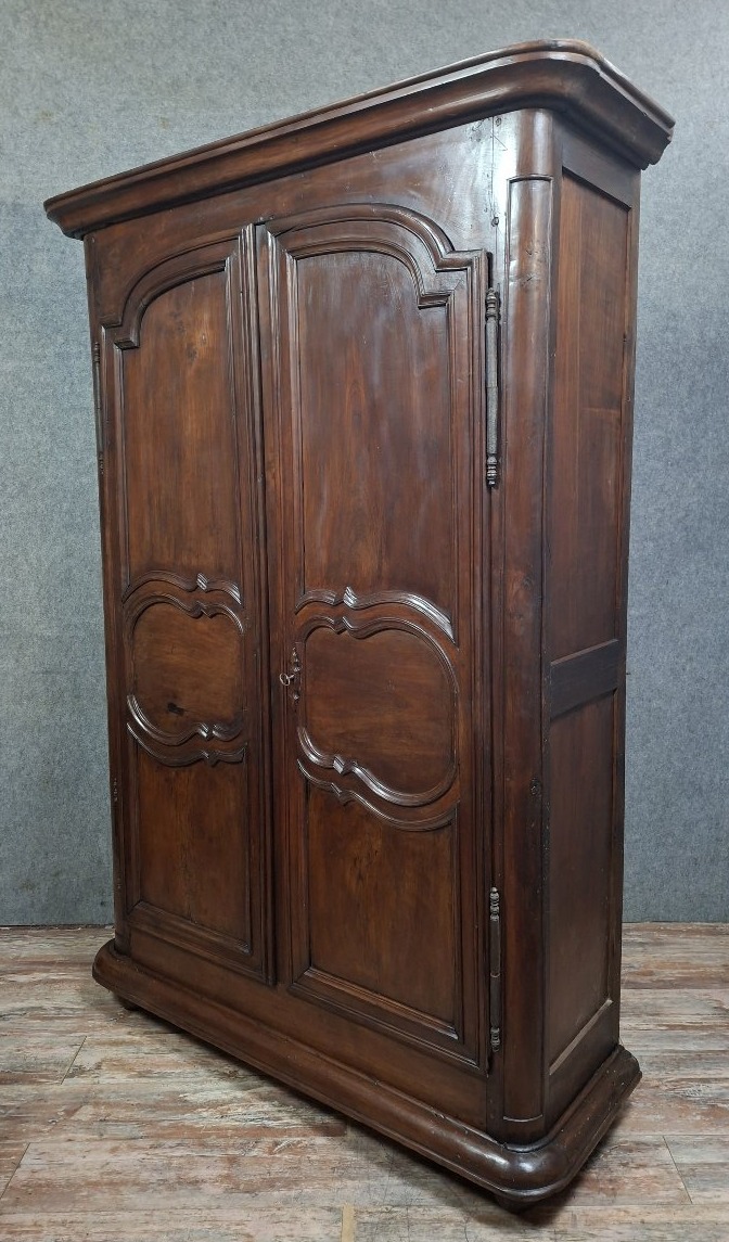 Armoire d’époque Louis XIII en noyer massif, travail provincial du XVIIe siècle.-photo-3