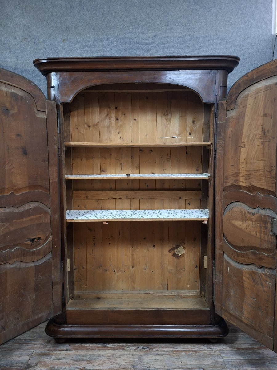 Armoire d’époque Louis XIII en noyer massif, travail provincial du XVIIe siècle.-photo-2