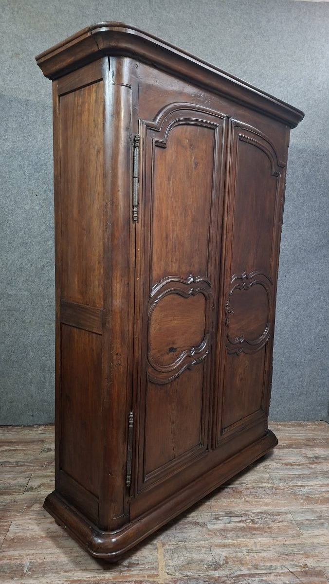 Armoire d’époque Louis XIII en noyer massif, travail provincial du XVIIe siècle.-photo-3