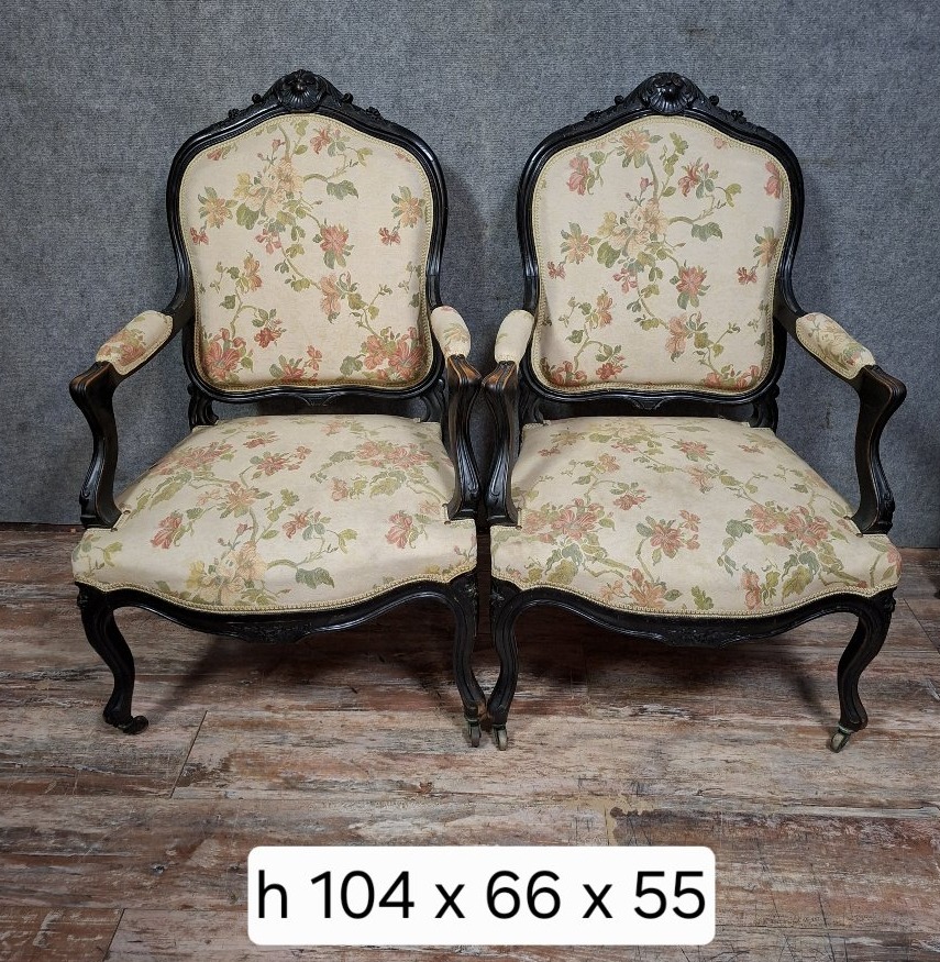 paire de fauteuils de style Louis XV, en bois mouluré et sculpté, laqué noir-photo-5