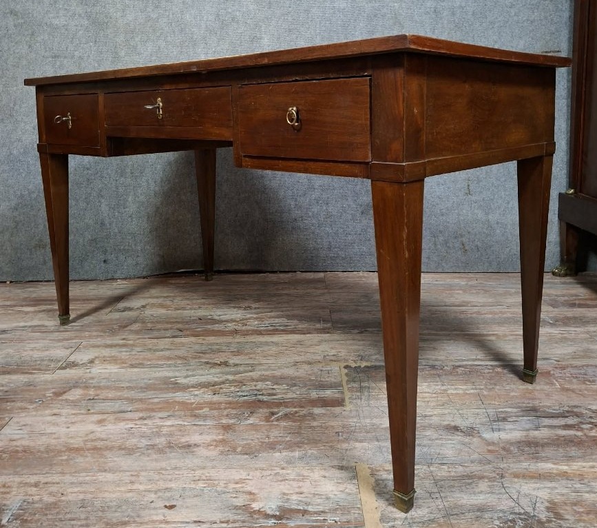 Bureau plat Louis XVI en acajou