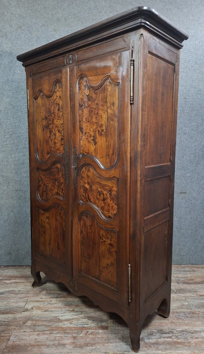 Armoire Bressanne en noyer et chêne massif, travail régional du XXᵉ siècle-photo-3