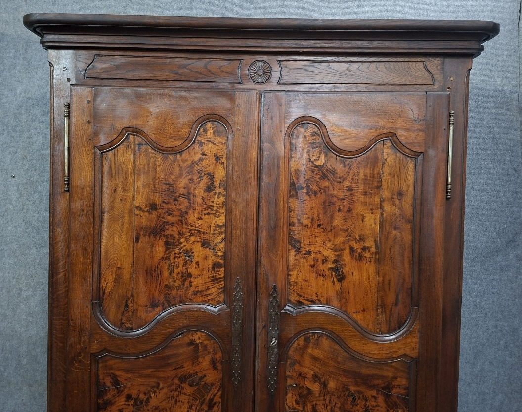 Armoire Bressanne en noyer et chêne massif, travail régional du XXᵉ siècle-photo-1
