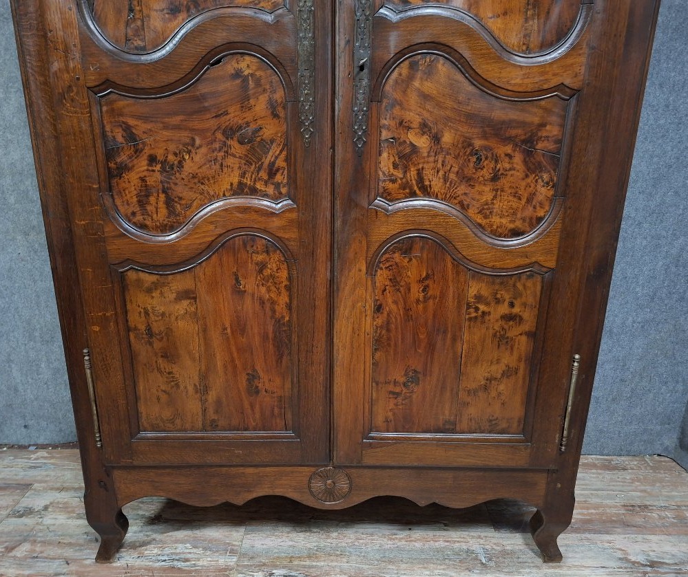 Armoire Bressanne en noyer et chêne massif, travail régional du XXᵉ siècle-photo-2