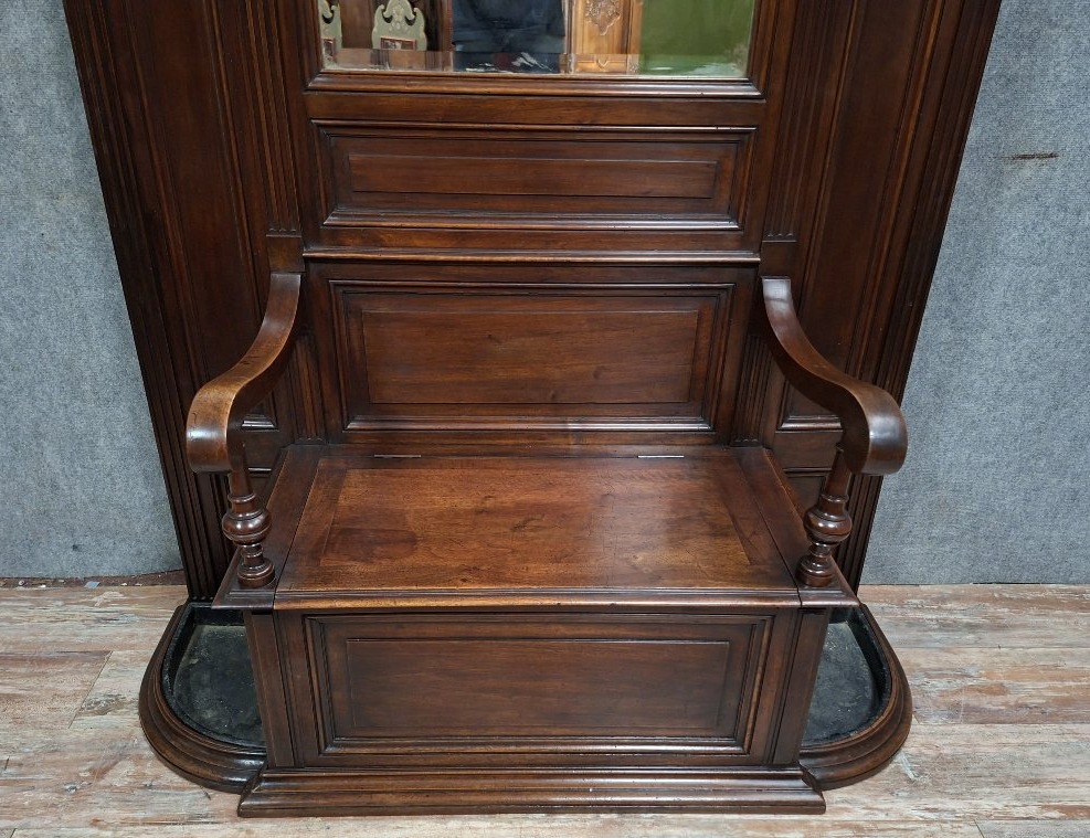 Entrance Checkroom With Mirror And Built-in Chest, A. Huguet House. Huguet House, 20th Century.-photo-4