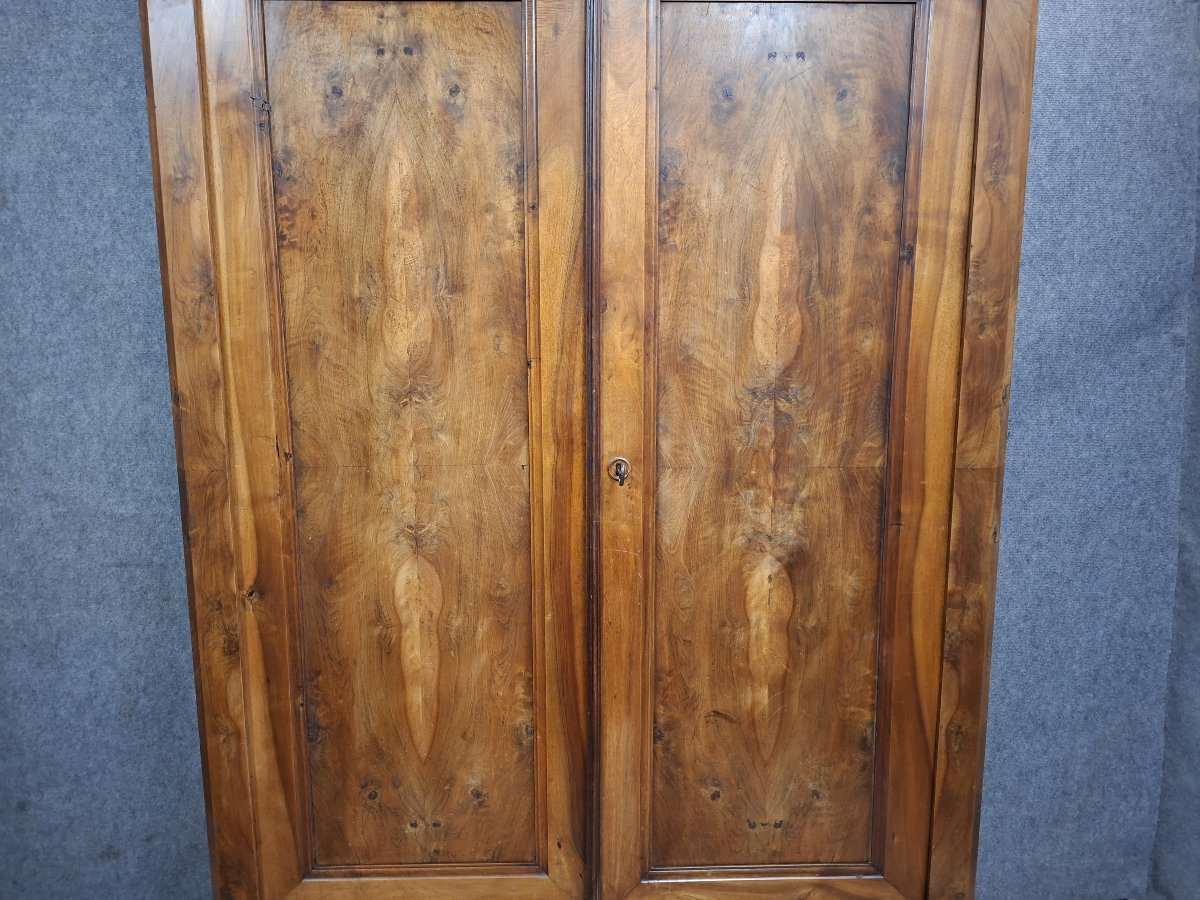 Armoire Louis-Philippe en noyer et placage de noyer, époque XIXᵉ siècle.-photo-1