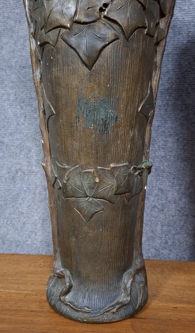 Paire de grands vases Art Nouveau en terre cuite à patine bronze.-photo-3