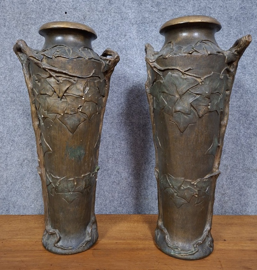 Paire de grands vases Art Nouveau en terre cuite à patine bronze.-photo-2