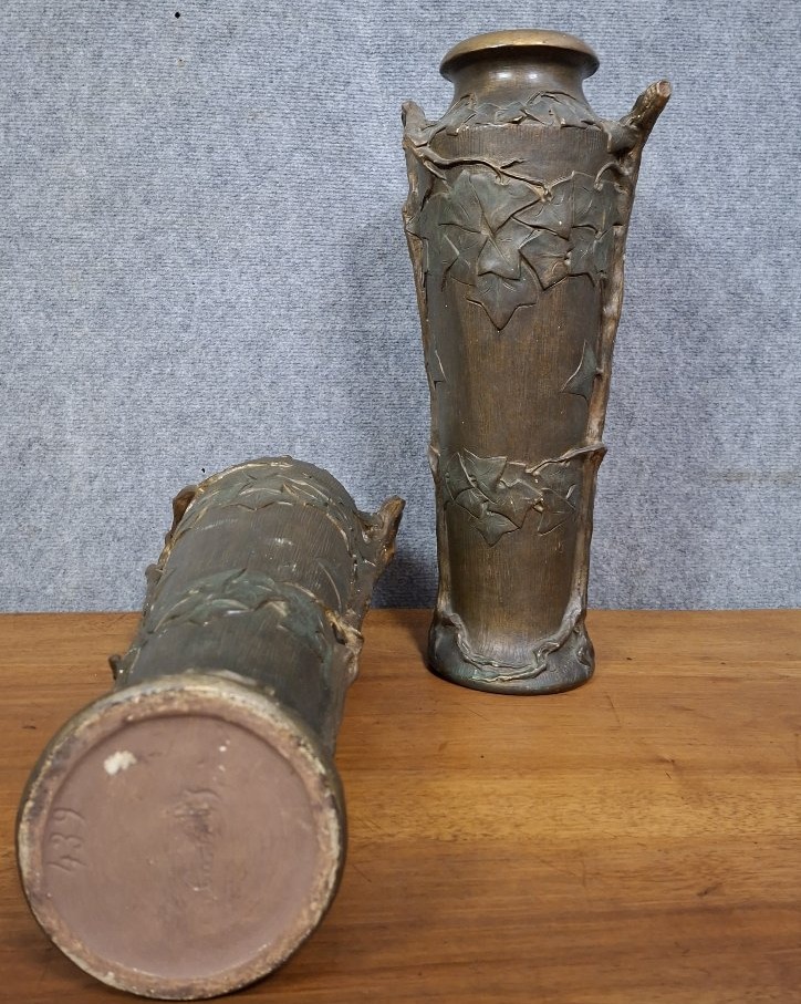 Paire de grands vases Art Nouveau en terre cuite à patine bronze.-photo-4