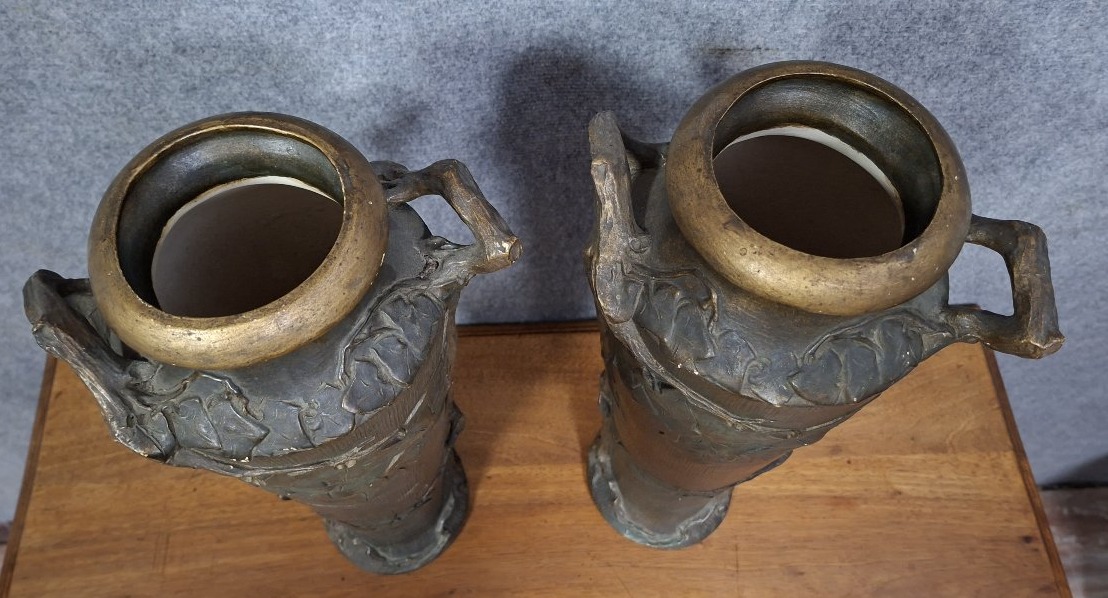 Paire de grands vases Art Nouveau en terre cuite à patine bronze.-photo-5
