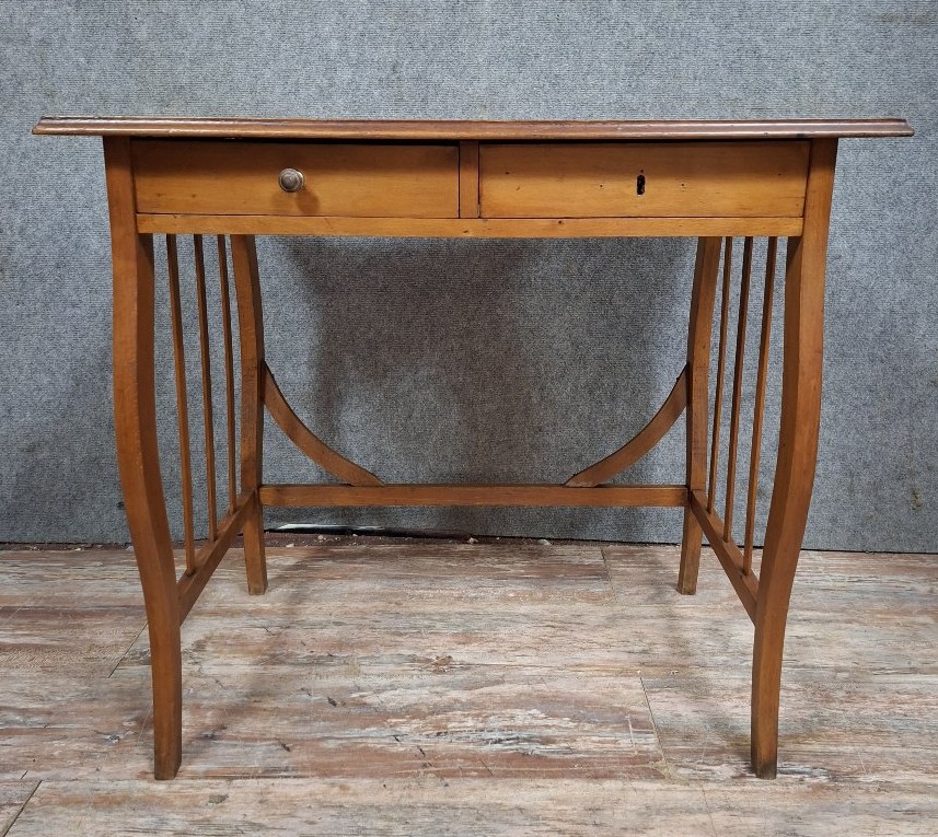 Petit bureau de dame ou table à écrire de style Art Nouveau en bois clair