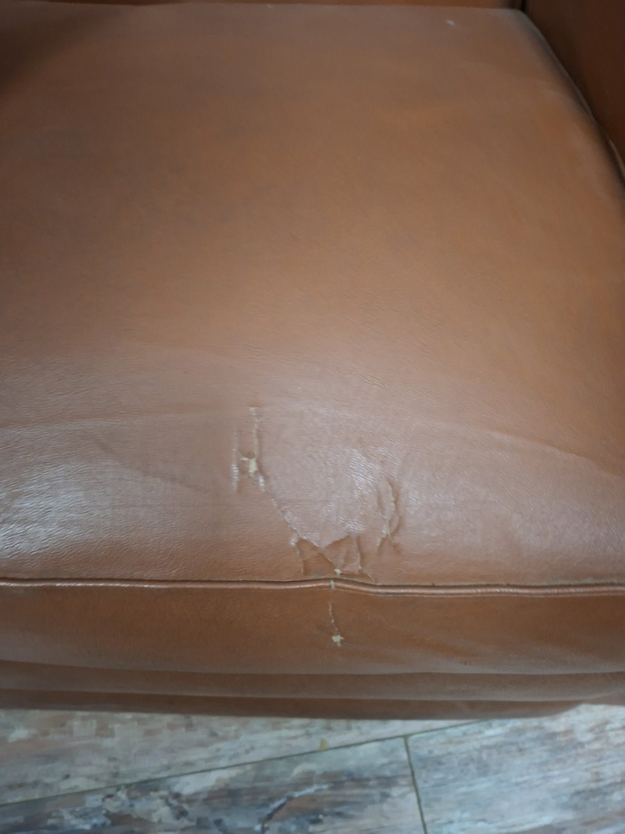 Pair Of Art Deco Club Armchairs In Fawn Leather, French Work Circa 1930-1940.-photo-1
