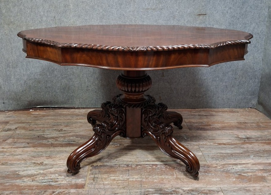 Victorian Mahogany Dining Table - 19th Century
