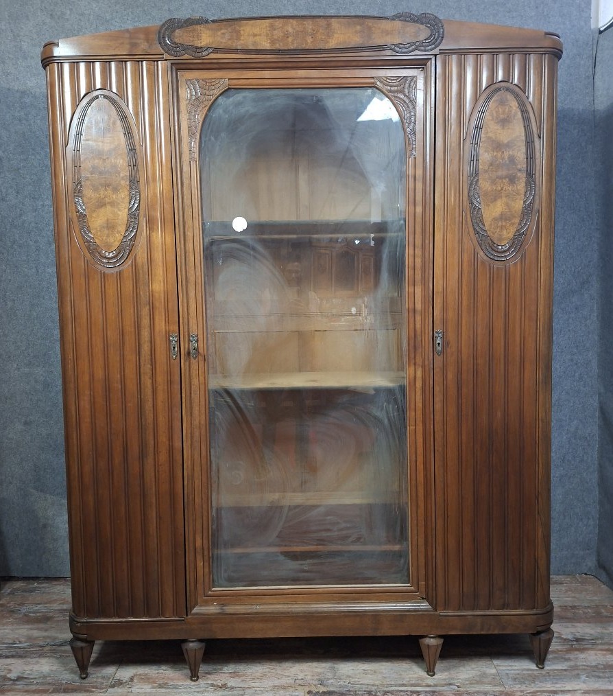 Bibliothèque Art Déco en acajou et placage de ronce, travail des années 1930.