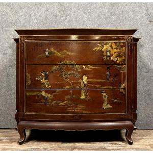 Chine XXeme Siècle : Commode Galbée Vintage En Bois Laqué  