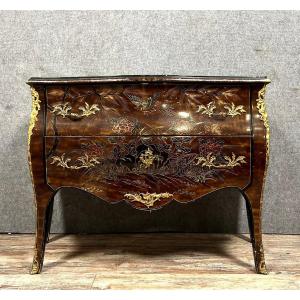 Curved Sauteuse Commode In Lacquer With Chinese Decor 