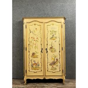 Louis XV Style Curved Venetian Wardrobe With Chinese Decor 