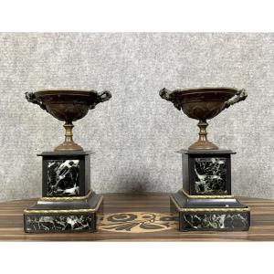 Paire De Coupes En Bronze Sur Terrasse En Marbre 