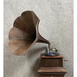 Antique Gramophone With Wooden Horn 