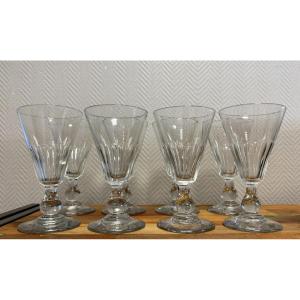 Suite De Huit Importants Verres En Cristal Taillé à Facettes 