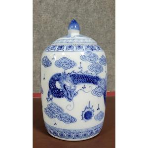 Asie XXeme :  très grand pot couvert en porcelaine