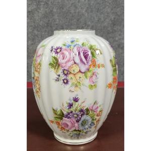 Asia 20th Century: Porcelain Vase