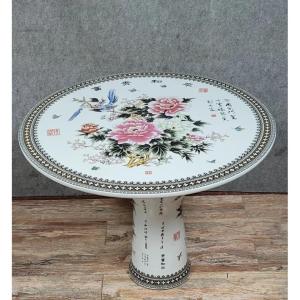 Asie XXeme : Table Ronde en porcelaine peinte a décors de fleurs et oiseaux