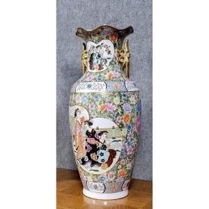 Asie XXeme : important vase en porcelaine / 65cm de haut 