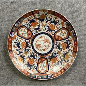 Japon vers 1900 : Très grand plat ou centre de table en porcelaine Imari
