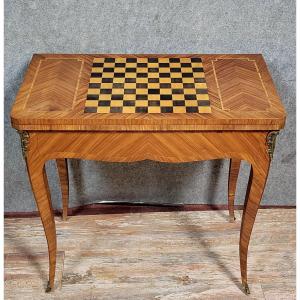 Table a jeux style Louis XV en marquéterie sur fond de bois de rose 