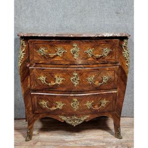 Commode galbée Style Louis XV en marquéterie 