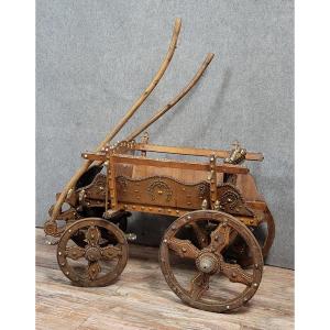Travail d'Art Populaire réalisé pour un cirque : charrette a 4 roues