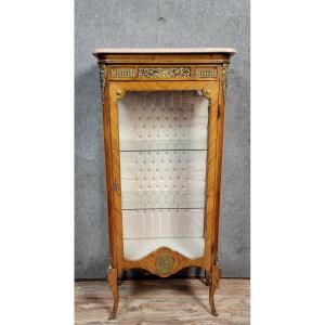 Vitrine de style Louis XV en bois de rose et bronzes dorés 